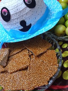 તલ ની ચીક્કી (Til Chikki Recipe In Gujarati) રેસીપી મુખ્ય ફોટો