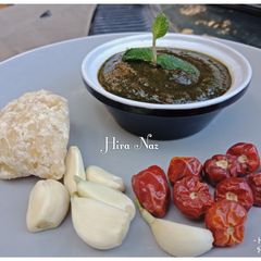 A picture of Mint ki khatti metti chutney.