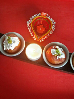 A picture of Gulab jamun.