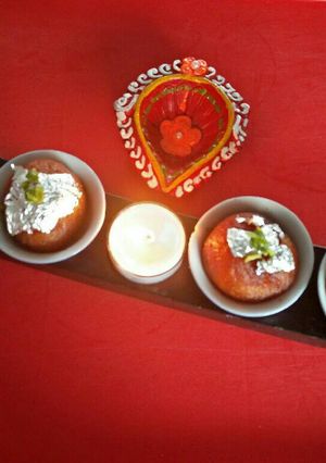 A picture of Gulab jamun.