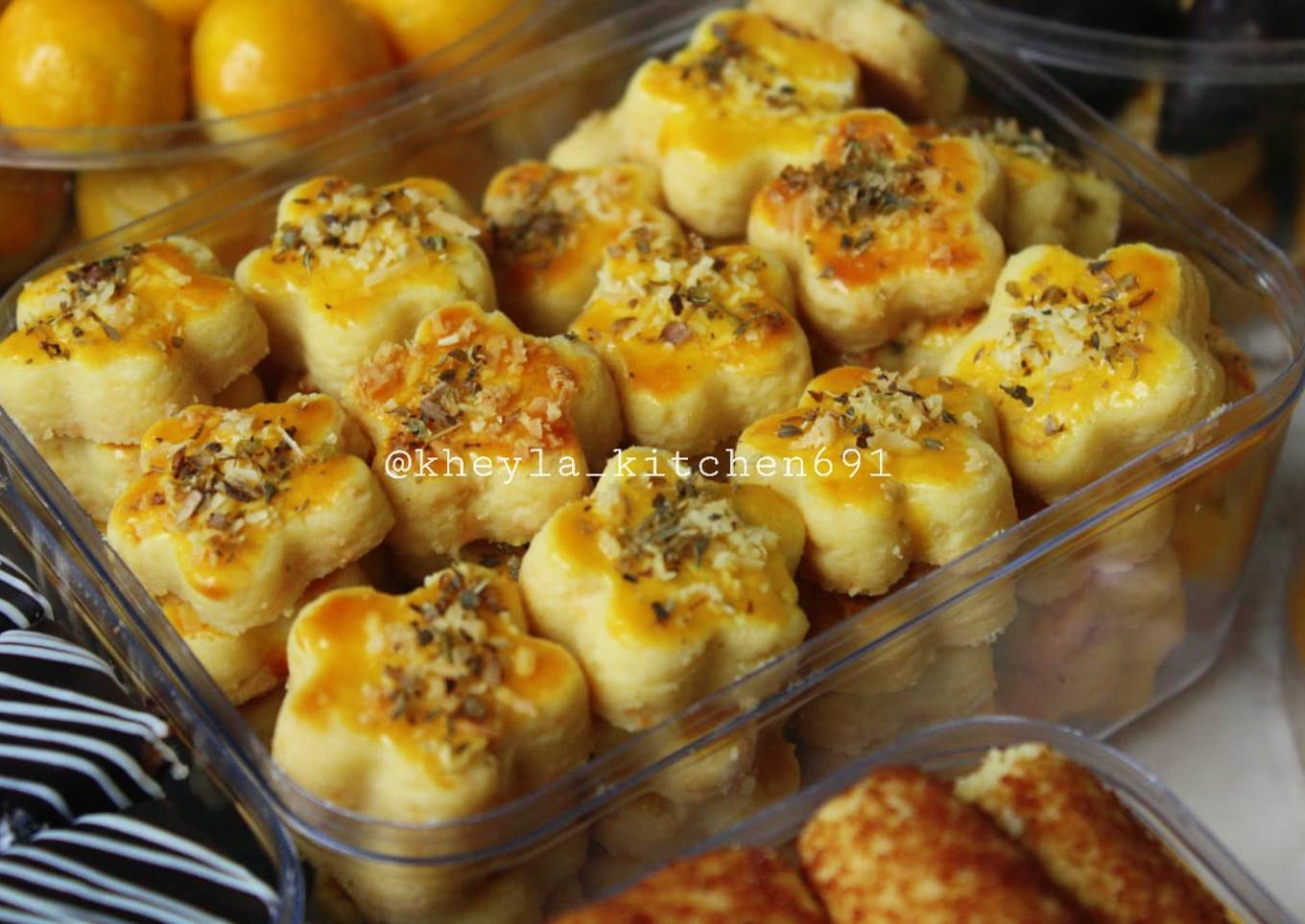 Garlic cheese cookies
