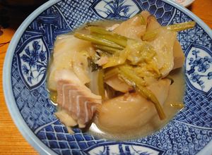 Una foto de Bacalao al horno con nabo y mantequilla, al estilo japonés
