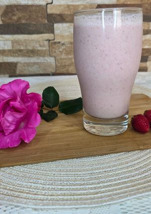 Una foto de Batido frutilla y banana