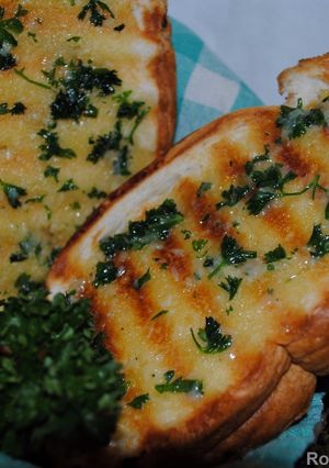 A picture of Garlic bread.