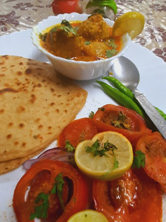 स्टफड गट्टे की सब्जी(Stuffed Gatte Ki Sabzi Recipe in hindi) रेसिपी मुख्य फोटो