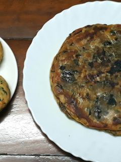 মেথি শাকের পরোটা (Methi shaker porota recipe in bengali) রেসিপির প্রধান ছবি