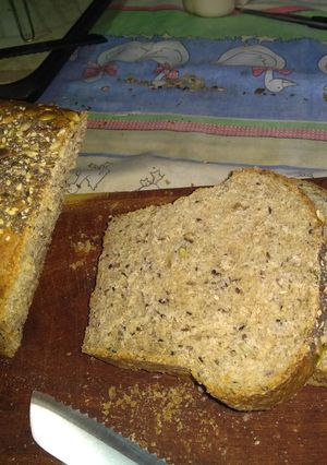 Una foto de Pan integral con semillas