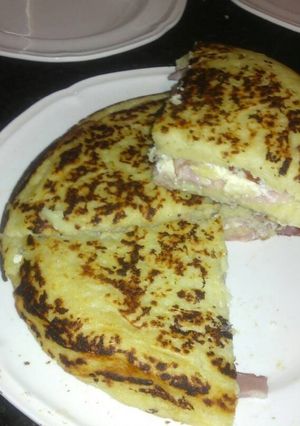 Una foto de Torta de papa rellena