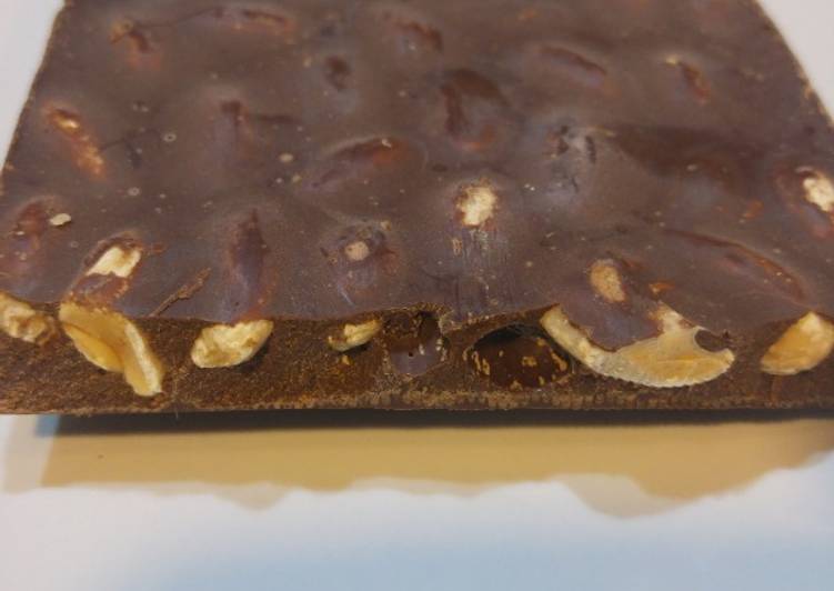 Turrón de chocolate con almendras