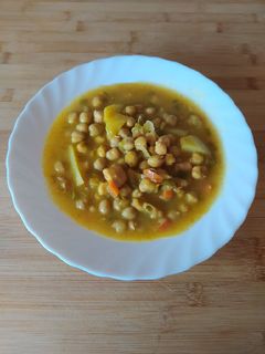 Una foto de Garbanzos con verduras