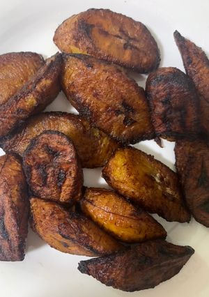Una foto de Plátanos maduros fritos