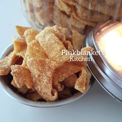 A picture of Wonton Crackers.