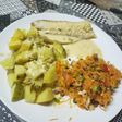 Riquísimo abadejo con salsa blanca, papitas criollas