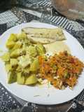 Riquísimo abadejo con salsa blanca, papitas criollas
