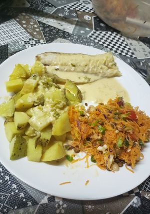 Una foto de Riquísimo abadejo con salsa blanca, papitas criollas