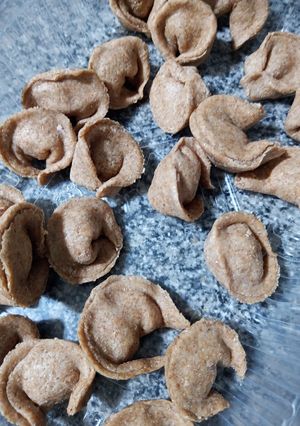 Una foto de Capeletis integrales de jamón, queso y nueces