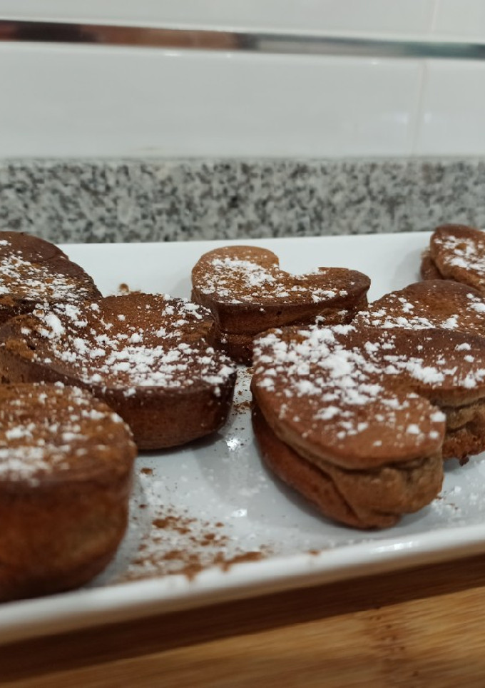 Una foto de Magdalenas de avena con plátano🍌,manzana🍅 y canela
