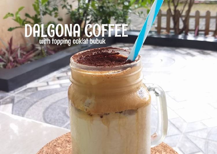 Cara Gampang Menyiapkan 11. Dalgona Coffee Anti Gagal