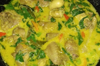 Langkah Mudah untuk Membuat Ayam kemangi bumbu kuning Gampang