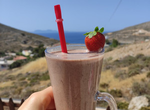 Φωτογραφία της συνταγής 🍓Πρωτεϊνικό "milkshake" με γεύση σοκολάτα - φράουλα 🍓