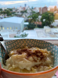 Una foto de Arroz con leche cremoso