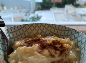 Una foto de Arroz con leche cremoso