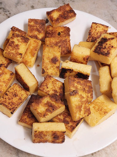 Una foto de Polenta grillada