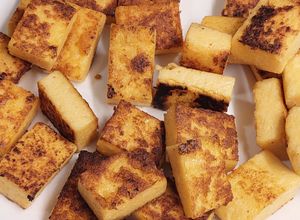 Una foto de Polenta grillada