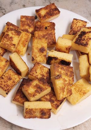 Una foto de Polenta grillada