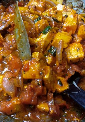 A picture of Saucy spicy paneer.