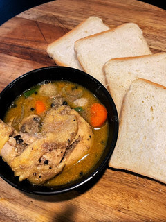Hình của món Gà hầm pâté cay cay cho ngày mưa.