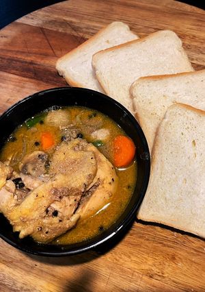 Hình của món Gà hầm pâté cay cay cho ngày mưa.
