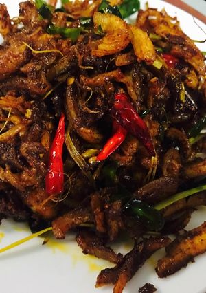Hình của món Khô gà lá chanh.