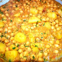A picture of Chickpea and potato curry.