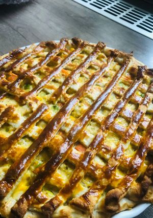 Zöldséges pite csirkével, leveles tésztával recept fotója