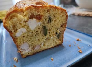 Une photo de Cake ultra moelleux courgette feta poulet