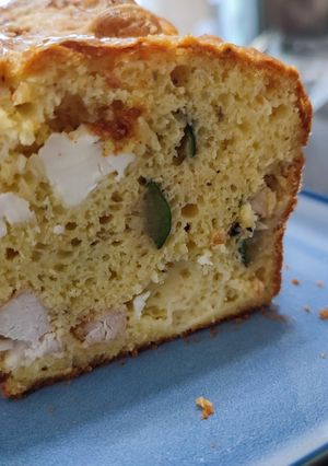 Une photo de Cake ultra moelleux courgette feta poulet