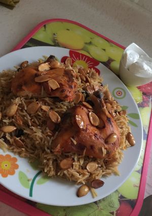 صورة لوصفة كبسه الدجاج بزبيب العنب الأسود و الجزر