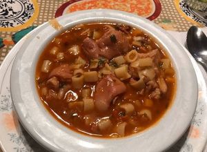 Una foto de Minestrone napolitano