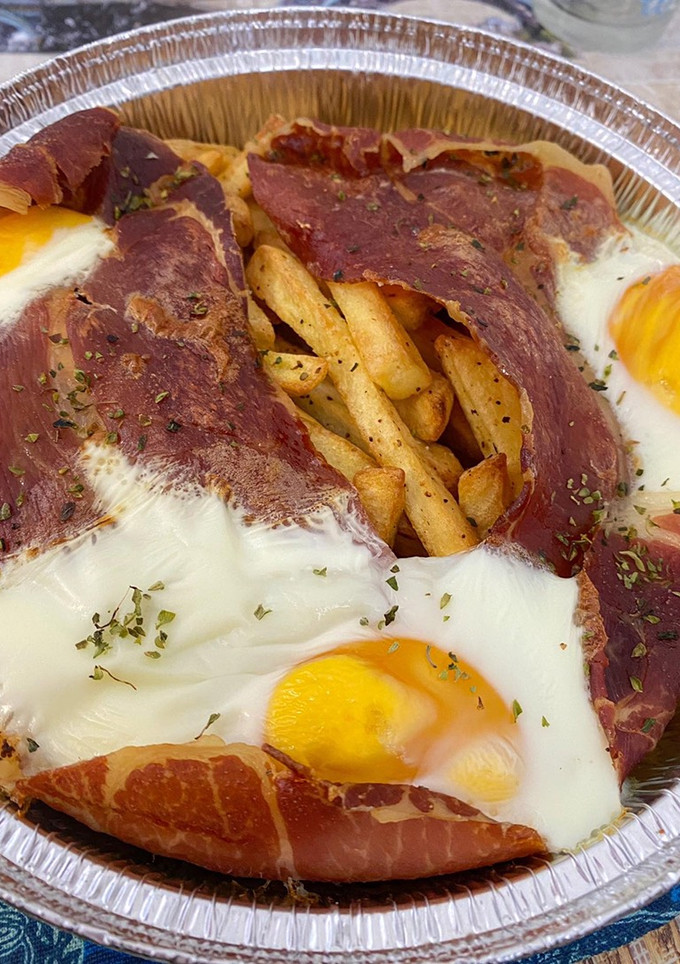Una foto de Huevos rotos con jamón airfryer