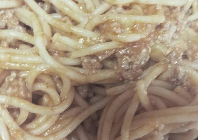 Pasta con carne picada con toque picante