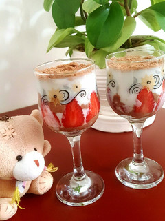 عکسی از دستور دسر توت فرنگی🍓