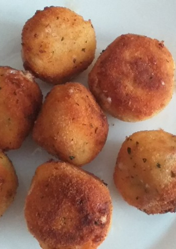 Una foto de Croquetas de bacon y queso