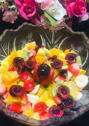 Una foto de Macedonia de Frutas con Zumo de Naranjas 🍓🍒🍓🍌🍊🍍🍋🥝🌺