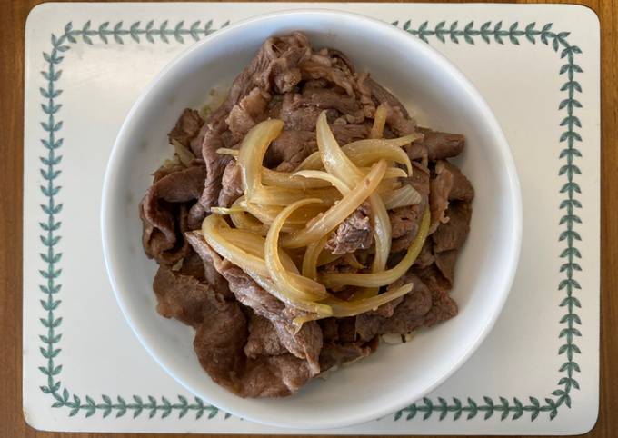 Japanese Style Beef Bowl (Gyudon) 牛肉飯