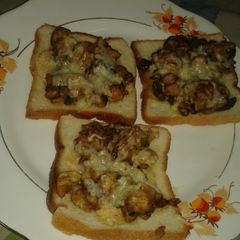 Open face chicken sandwich A picture of Open face chicken sandwich.