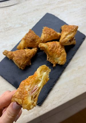 Sonkás-sajtos táska recept fotója