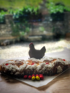 Una foto de Mona trenzada de Pascua
