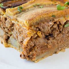 A picture of Pastelón o lasagna with plantain.