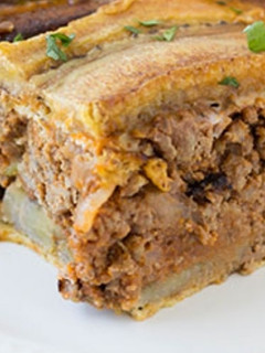A picture of Pastelón o lasagna with plantain.